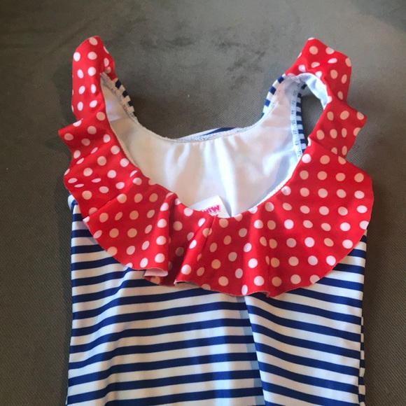 2T Minnie Mouse girls one piece swimsuit! - Picture 2 of 4